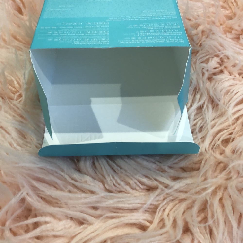 Clinique Box - Picture 7 of 10